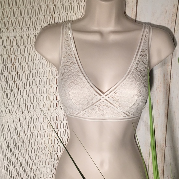 Victoria’s Secret | Very Sexy Deep V Lace Bralette - Picture 1 of 5